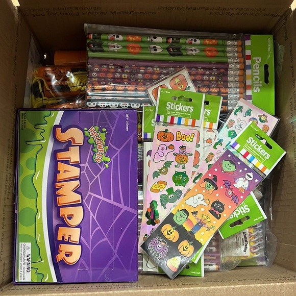 Halloween Bundle- 5 POUND BOX!! 🎃 - Picture 3 of 3